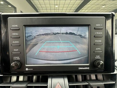 Used 2021 Toyota RAV4 LE FWD image 19