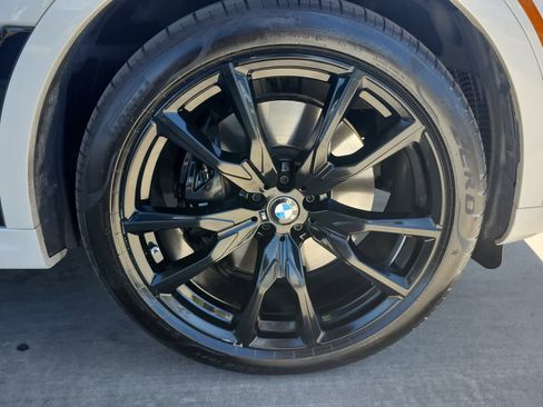 Used 2024 BMW X7 xDrive40i w/ M Sport Package AWD/4WD image 7