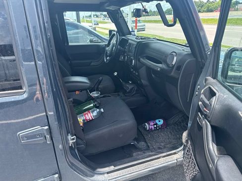 Used 2016 Jeep Wrangler Unlimited Sport w/ Quick Order Package 23S AWD/4WD image 4