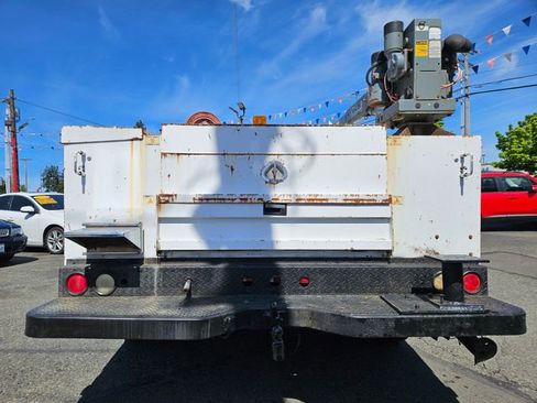 Used 2004 Ford F550 XLT image 5