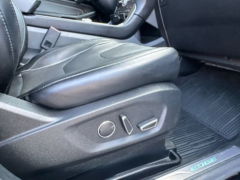 Used 2019 Ford Edge Titanium w/ Equipment Group 301A FWD image 41