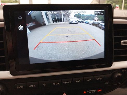 Used 2025 Hyundai Venue Limited FWD image 12