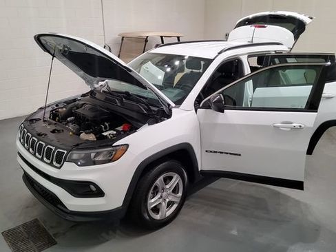Used 2024 Jeep Compass Latitude AWD/4WD image 11
