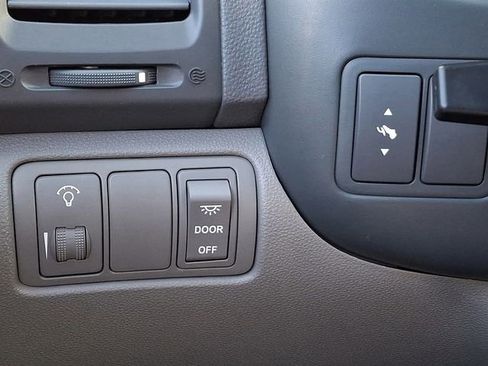 Used 2011 Kia Sedona EX w/ Luxury Pkg image 25