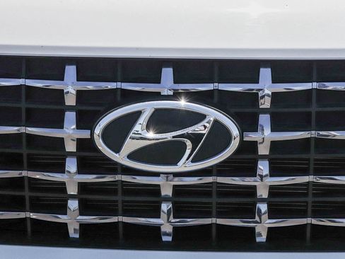 Used 2025 Hyundai Venue Limited FWD image 24
