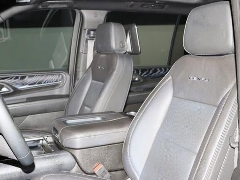 Used 2023 GMC Yukon XL Denali image 17