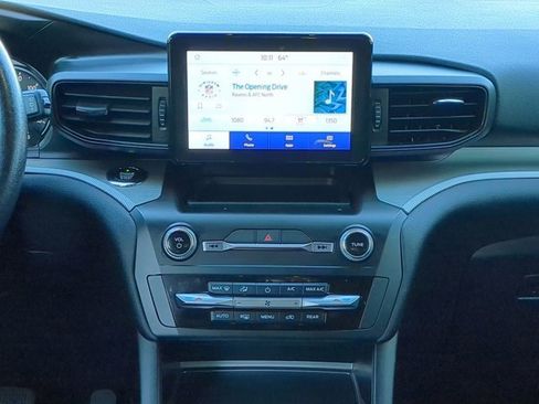 Used 2020 Ford Explorer XLT image 18