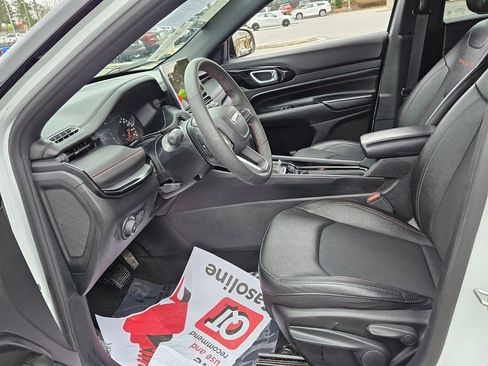 Used 2024 Jeep Compass Trailhawk image 5