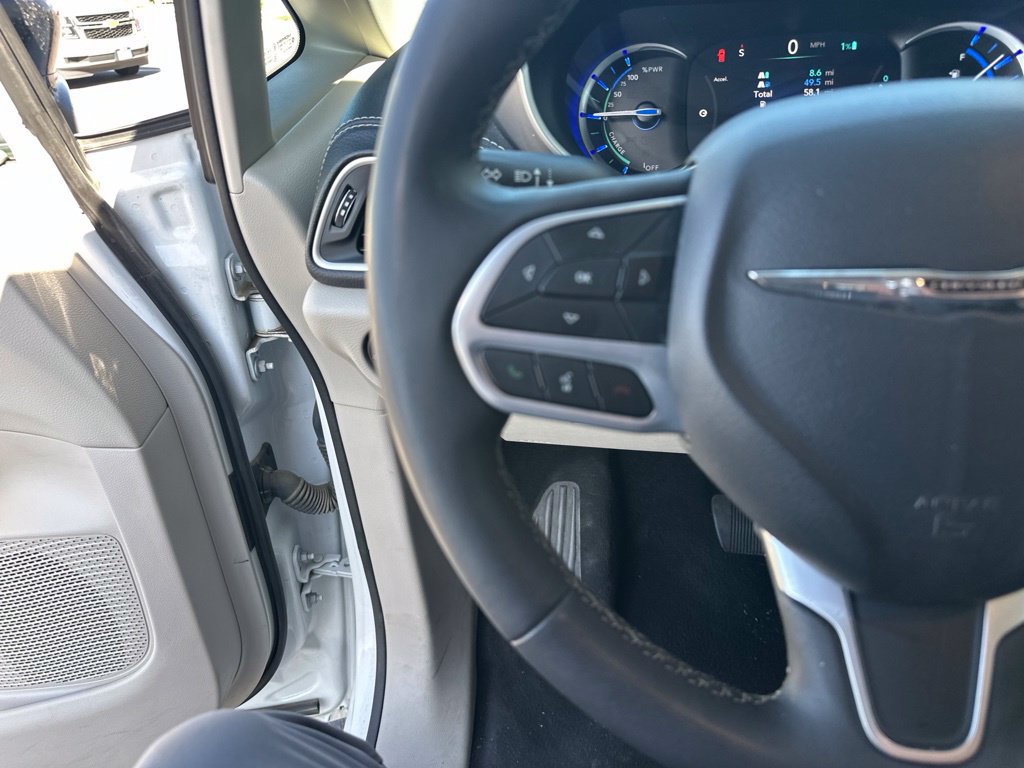 Used 2024 Chrysler Pacifica Limited FWD image 13