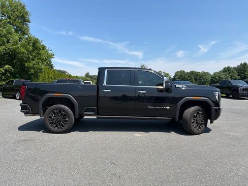 Used 2024 GMC Sierra 2500 Denali w/ Technology Package AWD/4WD image 2