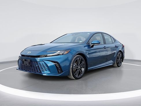Used 2025 Toyota Camry XSE image 1