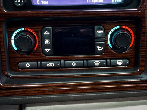 Used 2004 Cadillac Escalade EXT AWD/4WD image 40