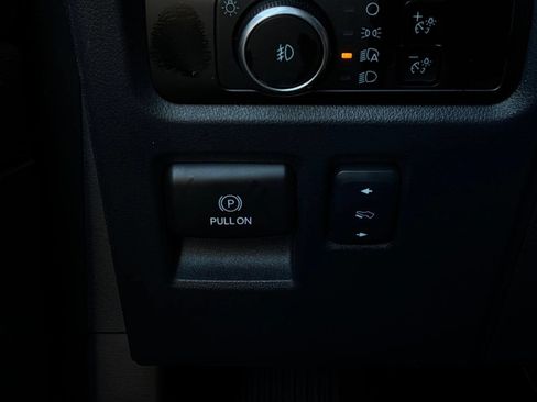 Used 2024 Ford Expedition Limited AWD/4WD image 32