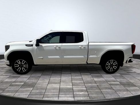 Used 2023 GMC Sierra 1500 AT4 w/ Technology Package AWD/4WD image 4