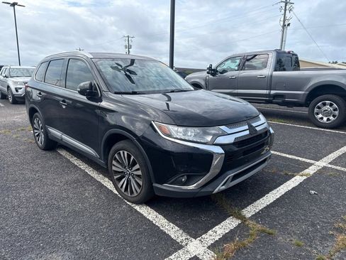 Used 2020 Mitsubishi Outlander SE FWD image 1