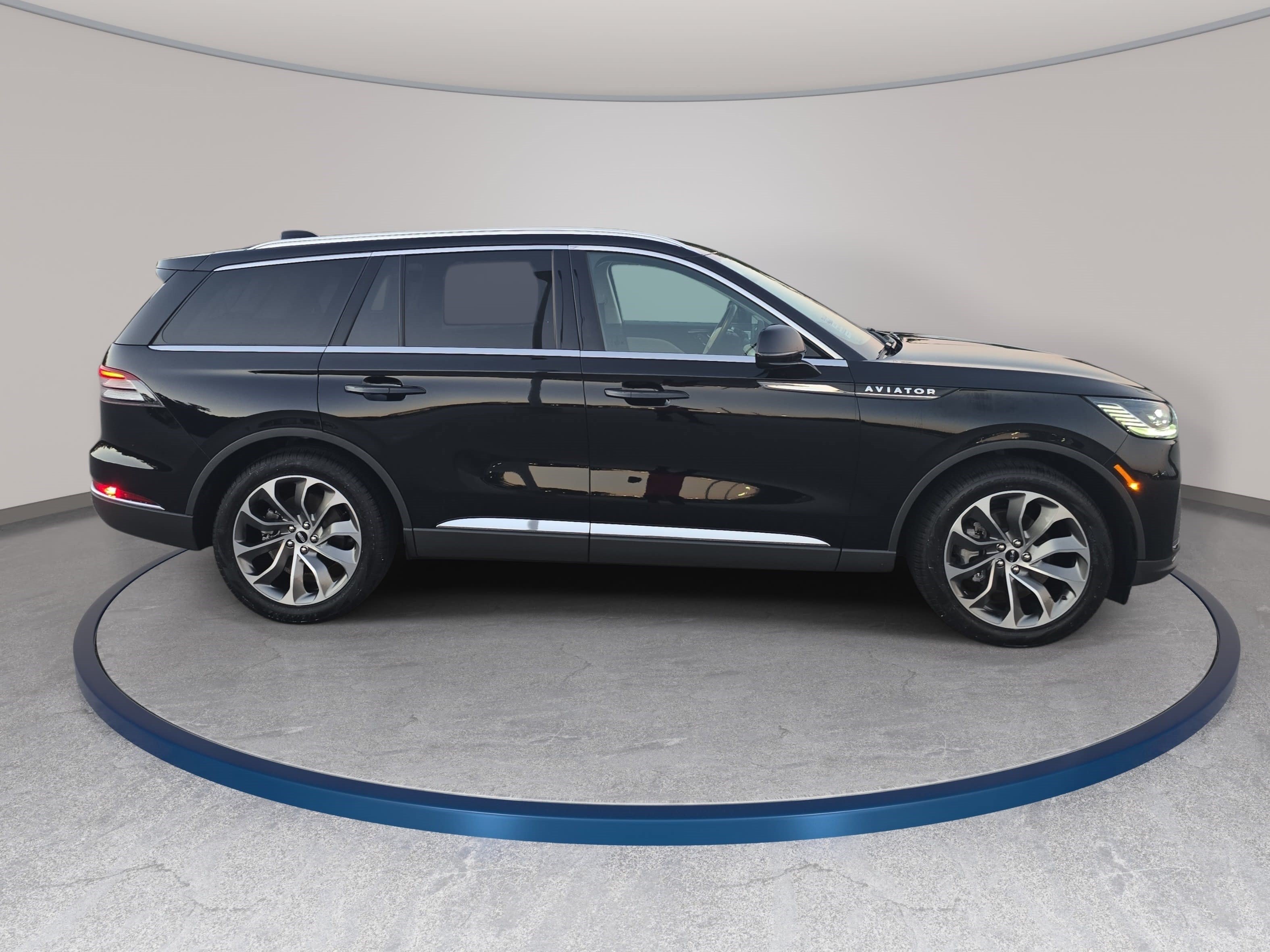 Used 2026 Lincoln Aviator Reserve w/ Luxury Package RWD image 4