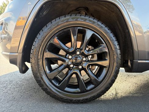 Used 2019 Jeep Grand Cherokee Altitude AWD/4WD image 11