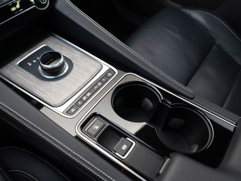 Used 2017 Jaguar F-PACE S image 24