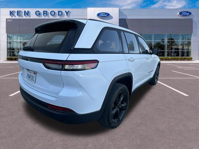 Used 2023 Jeep Grand Cherokee Altitude AWD/4WD image 7