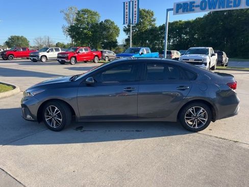 Used 2022 Kia Forte LXS image 3