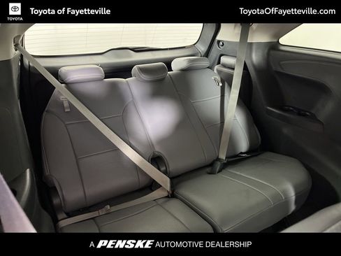 Used 2025 Toyota Sienna LE w/ LE Plus Package image 14