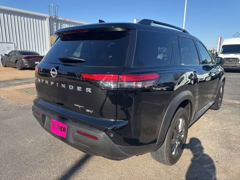 Used 2024 Nissan Pathfinder SV image 3