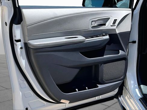 Used 2021 Toyota Sienna Limited FWD image 22
