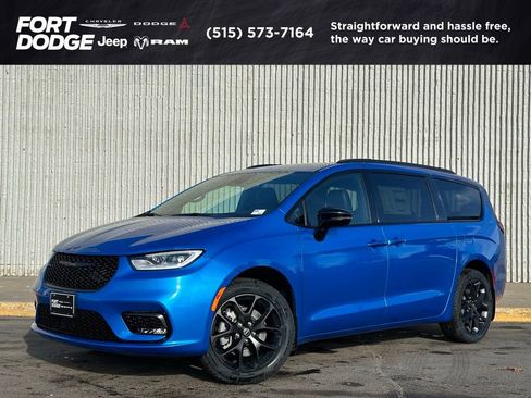 New 2026 Chrysler Pacifica Select w/ S Appearance Package AWD/4WD image 1