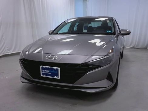 Used 2023 Hyundai Elantra SEL image 3