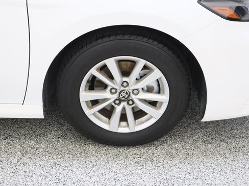 Used 2025 Toyota Camry LE image 5