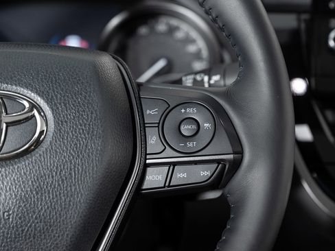 Used 2021 Toyota Camry SE image 31