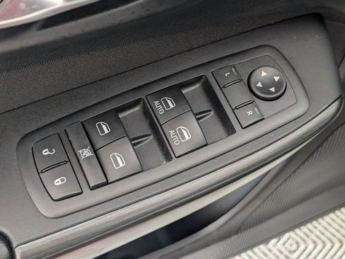 Used 2016 Jeep Cherokee Latitude w/ Comfort/Convenience Group AWD/4WD image 11