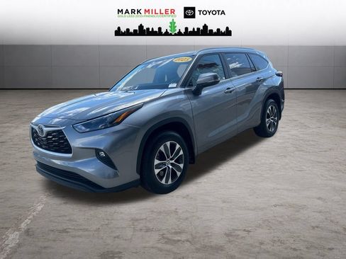 Certified 2025 Toyota Highlander XLE AWD/4WD image 1