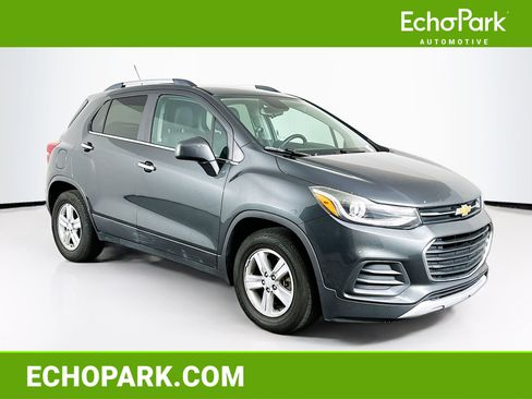 Used 2017 Chevrolet Trax LT w/ LT Convenience Package FWD image 1