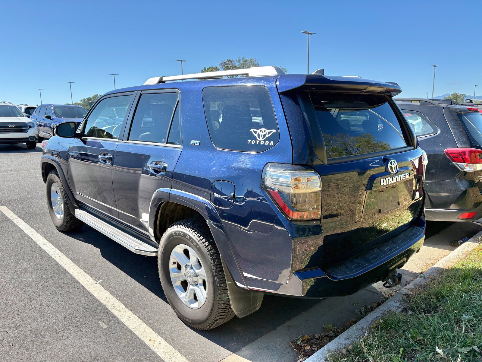 Used 2016 Toyota 4Runner SR5 Premium AWD/4WD image 4