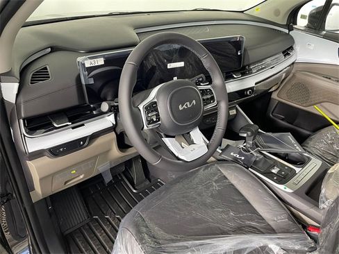 New 2026 Kia Carnival image 2