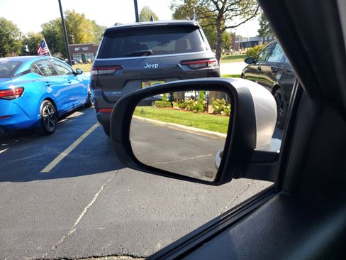 Used 2018 Jeep Compass Limited w/ Navigation Group image 12