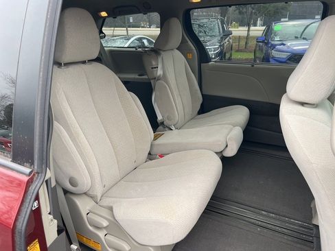 Used 2013 Toyota Sienna LE image 11