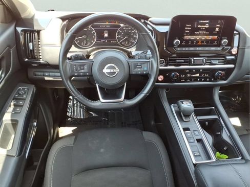 Used 2024 Nissan Pathfinder SV FWD image 9