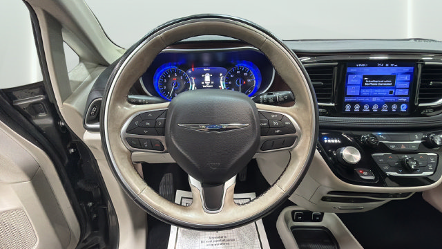 Used 2017 Chrysler Pacifica Limited w/ UConnect Theater Package FWD image 23