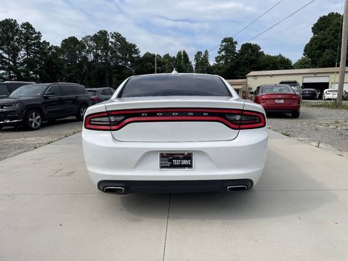 Used 2017 Dodge Charger SXT RWD image 6