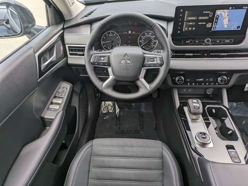 New 2026 Mitsubishi Outlander SE FWD image 16