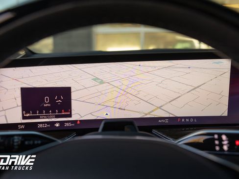 Used 2025 Cadillac Escalade Sport Platinum w/ LPO, ONYX Package image 32