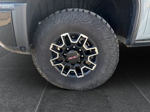 Used 2024 GMC Sierra 2500 AT4X AWD/4WD image 24