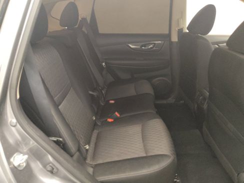 Used 2020 Nissan Rogue SV w/ Premium Package image 19