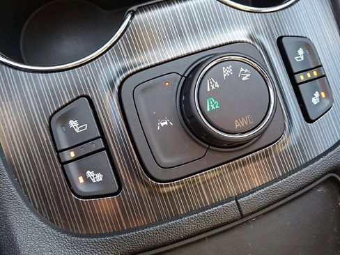 Used 2021 GMC Acadia SLT image 26