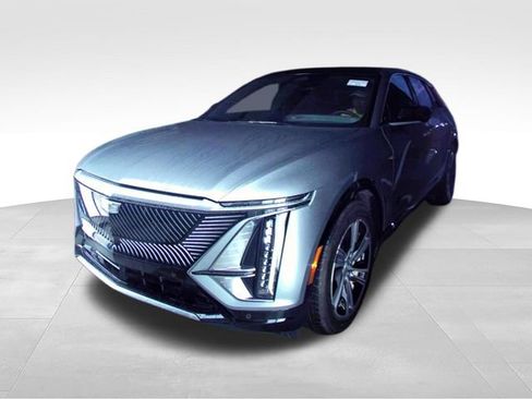 Used 2024 Cadillac Lyriq Luxury AWD/4WD image 2