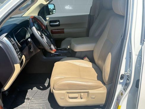 Used 2019 Toyota Sequoia Platinum AWD/4WD image 5