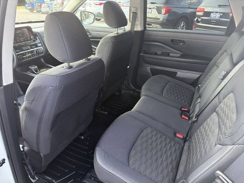 Used 2024 Nissan Pathfinder SV AWD/4WD image 12