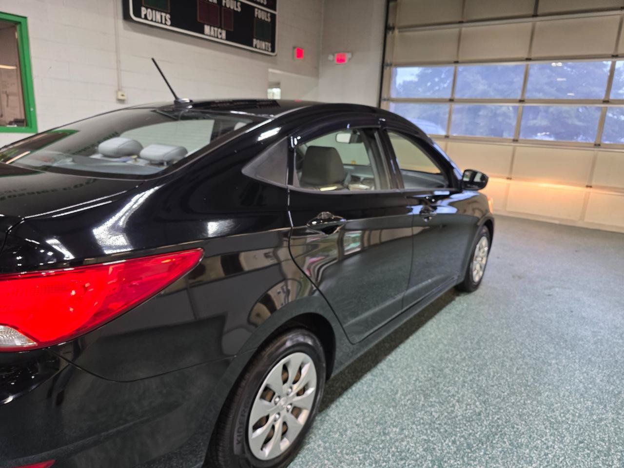 Used 2017 Hyundai Accent SE FWD image 7